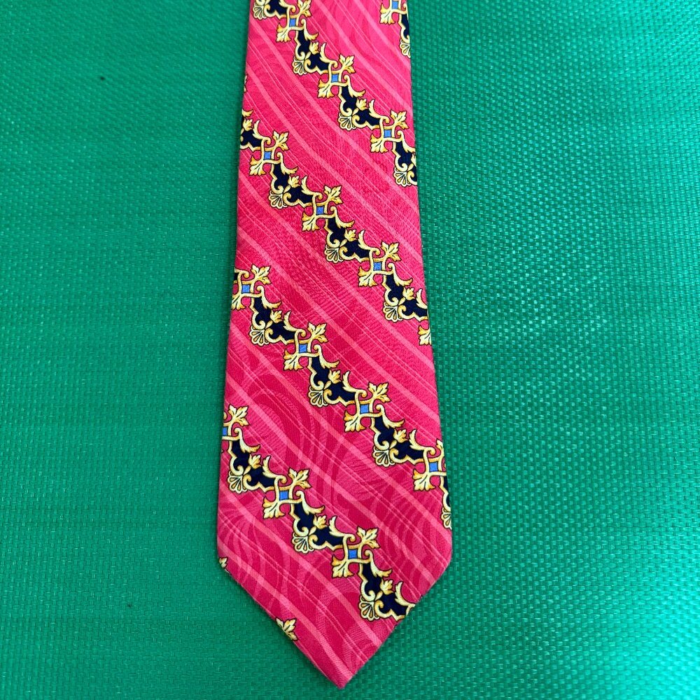 Gianni Versace 100% Silk Tie  Classics -56" x 4" Made in Spain
